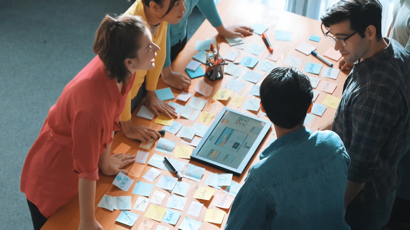 équipe structurant la stratégie et l’organisation de l’entreprise avec un accompagnement en pilotage